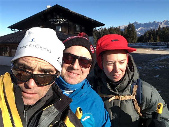 Lorenzo, Francesco e Coccolina - Capanna e monti dietro